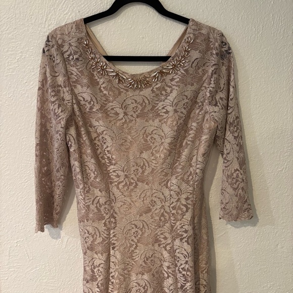 Tahari rose gold mother of the bride dress with lace and gem detail size 8 - Picture 3 of 10